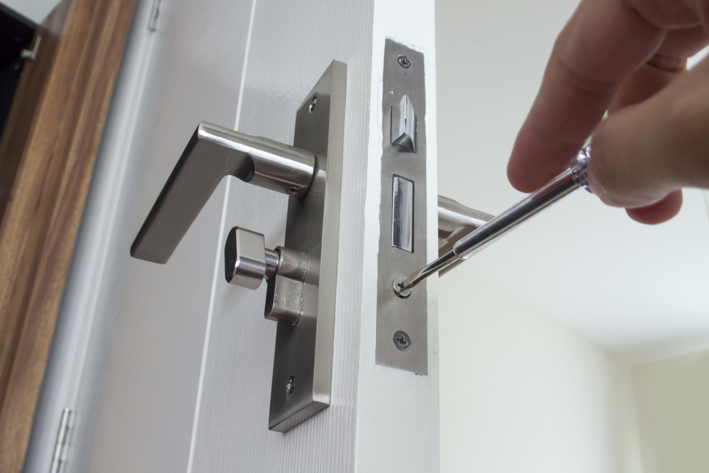 MHL-residential-homeowners-1-1 Residential Locksmith Service